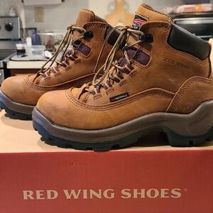 Womens Red Wing 2327 Steel Toe, Waterproof Boots. Like New!